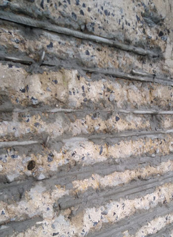 Detail povrchu před sanací